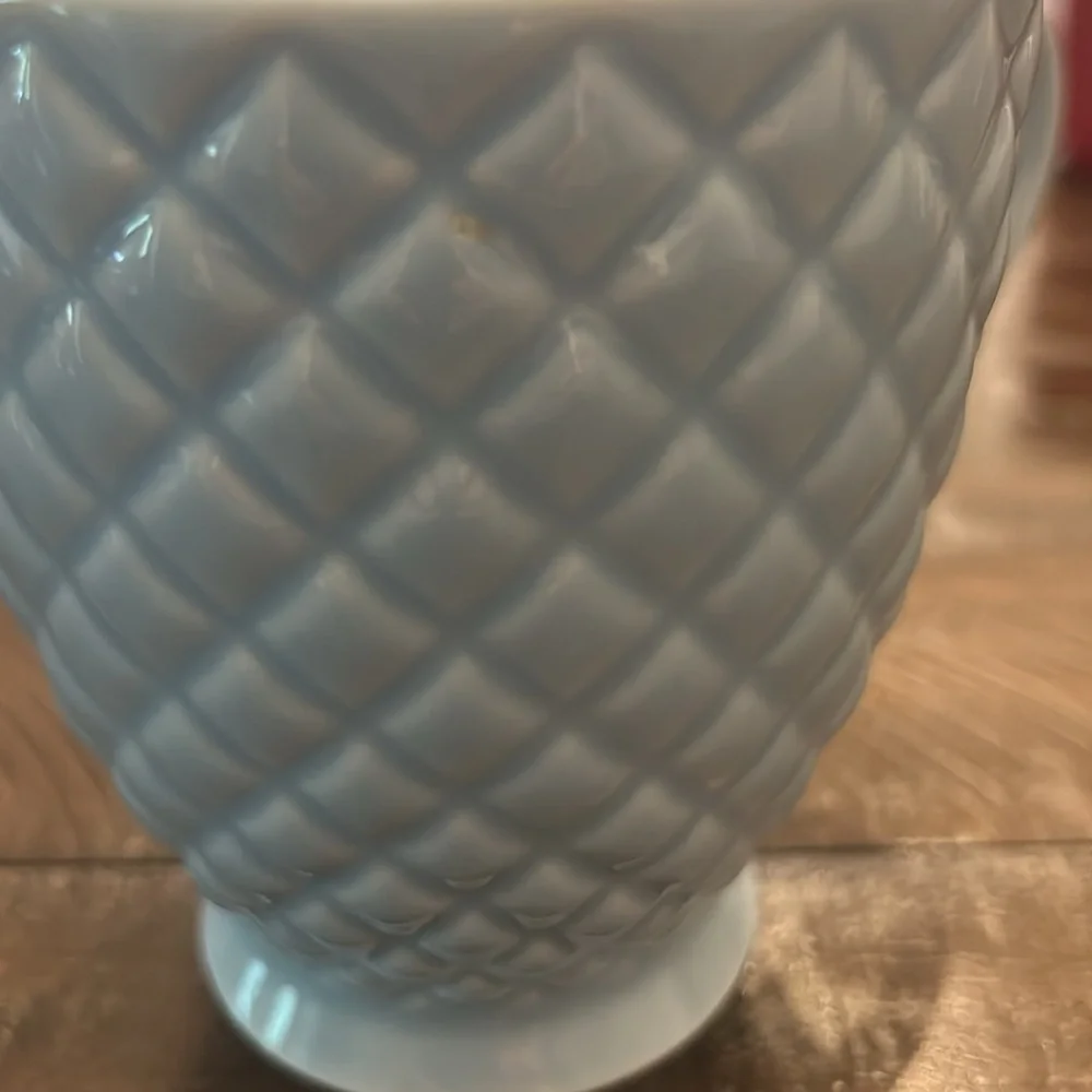 2006 Starbucks Coffee Embossed Light Blue Quilted Diamond 14 Oz Pedestal Footed